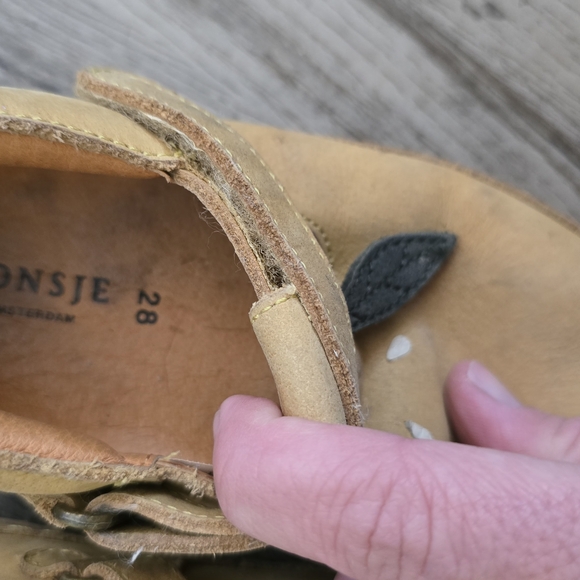 Donsje Kids Tan Leather Shoes with Leaf Design - Picture 2 of 2